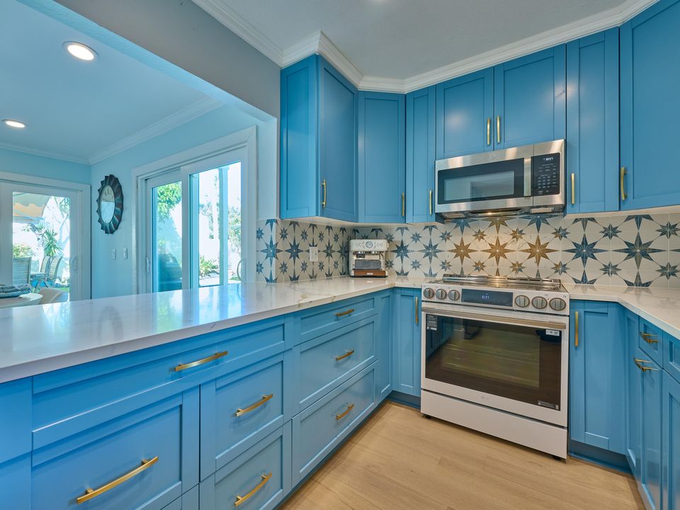 Active With Contract: $20,000 (3 beds, 3 baths, 2097 Square Feet)