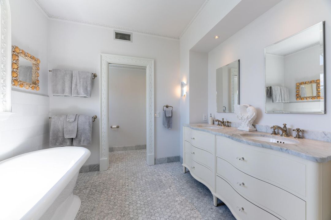 For Sale: $22,995,000 (6 beds, 6 baths, 5200 Square Feet)