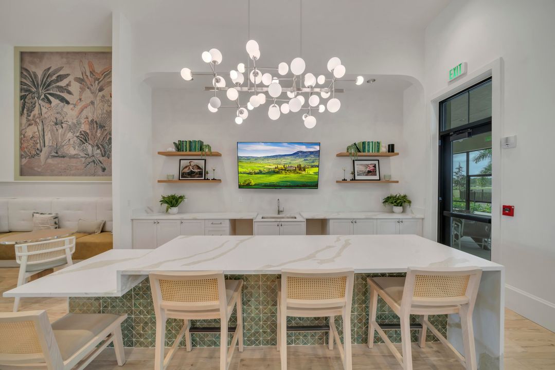 For Sale: $319,990 (2 beds, 2 baths, 1572 Square Feet)