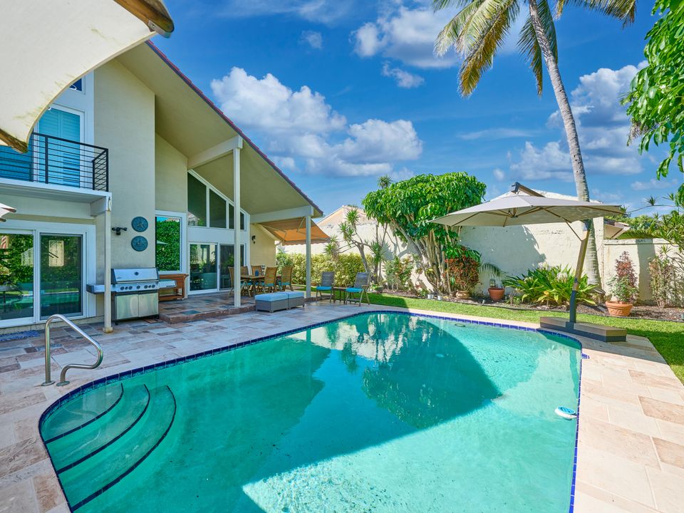 Active With Contract: $20,000 (3 beds, 3 baths, 2097 Square Feet)