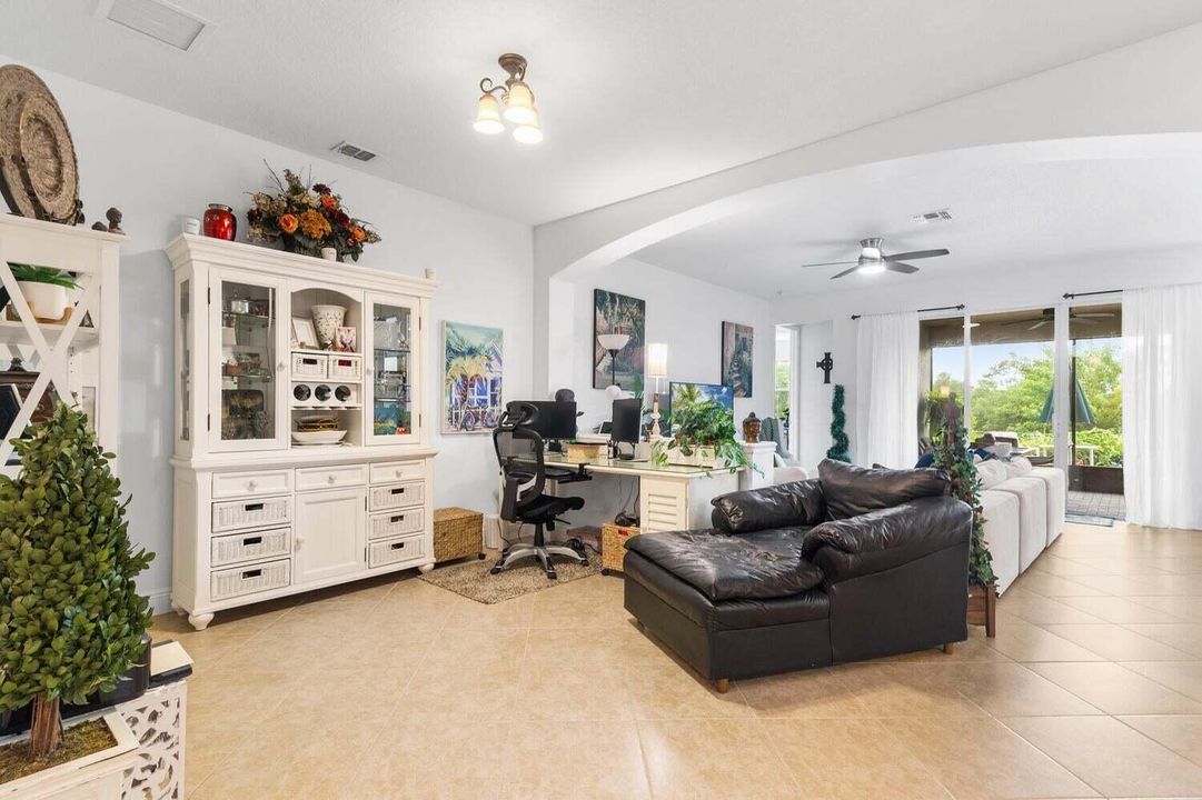 For Rent: $2,850 (2 beds, 2 baths, 1982 Square Feet)