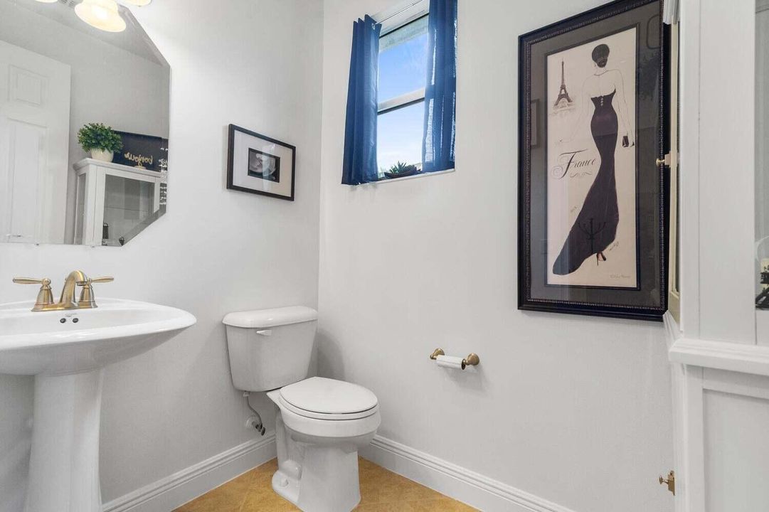 For Rent: $2,850 (2 beds, 2 baths, 1982 Square Feet)