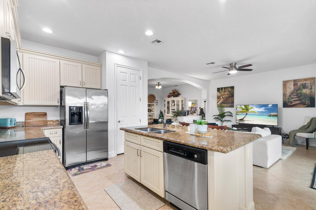 For Rent: $2,850 (2 beds, 2 baths, 1982 Square Feet)