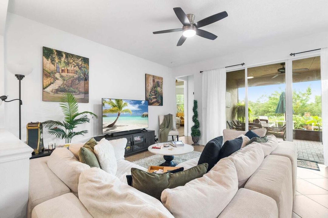 For Rent: $2,850 (2 beds, 2 baths, 1982 Square Feet)