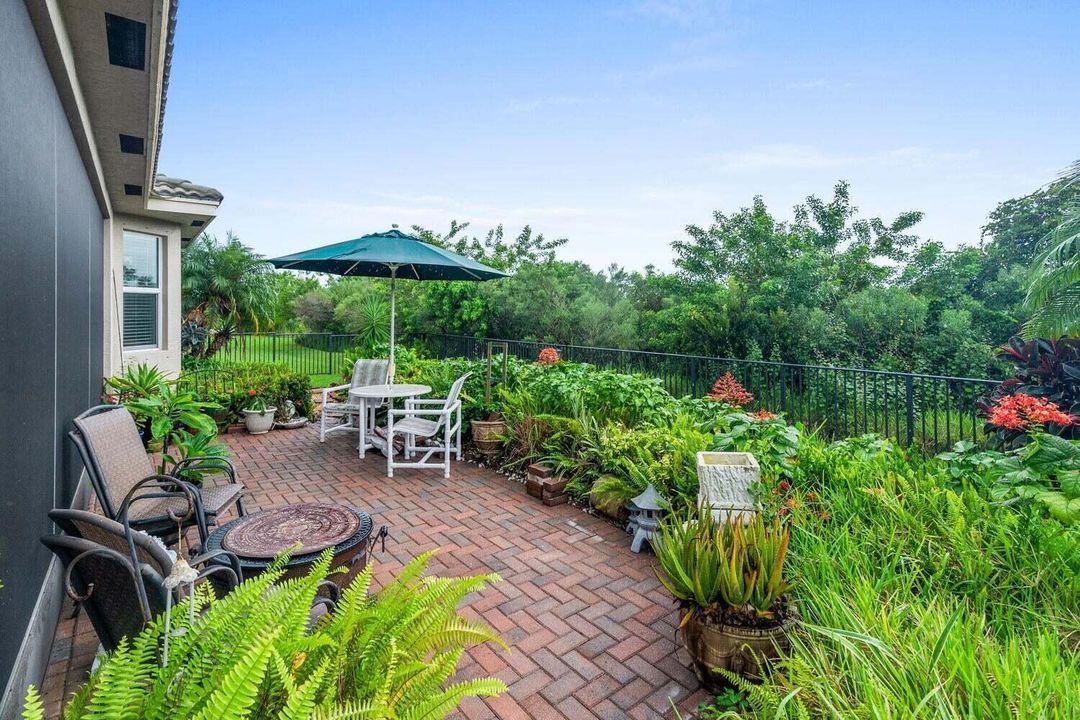 For Rent: $2,850 (2 beds, 2 baths, 1982 Square Feet)