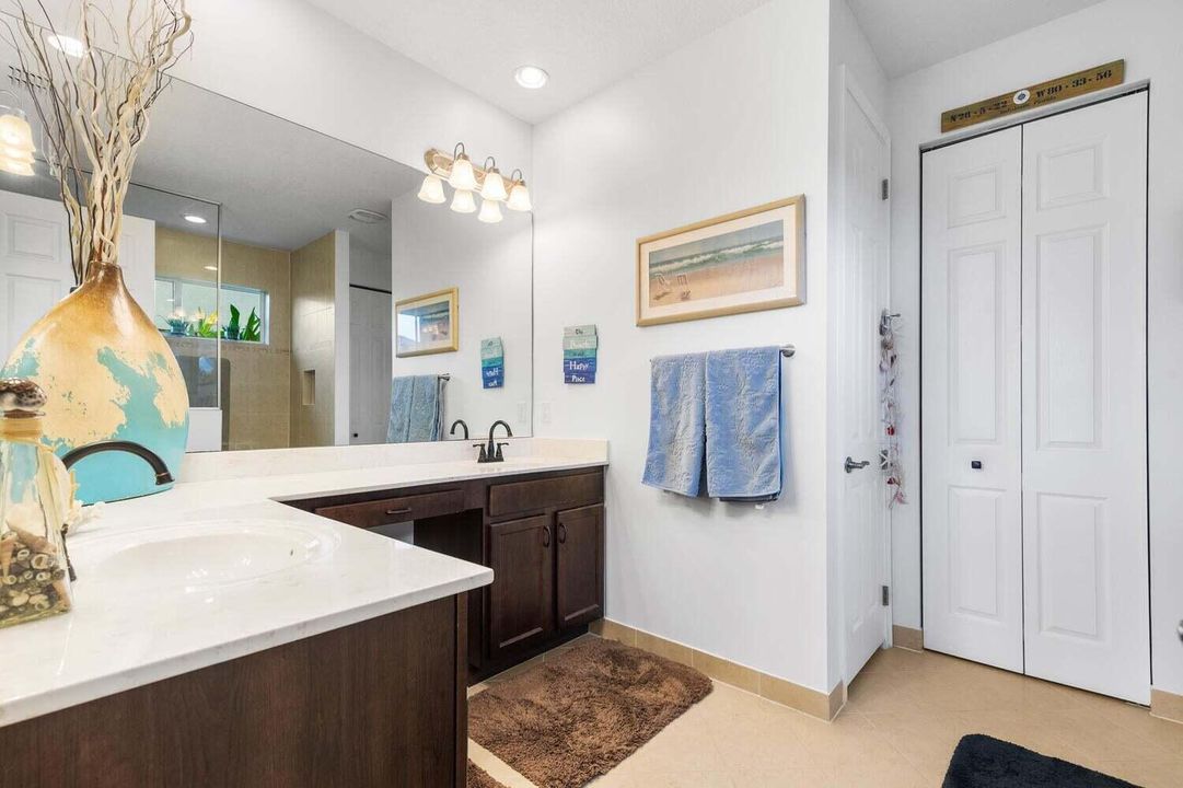 For Rent: $2,850 (2 beds, 2 baths, 1982 Square Feet)