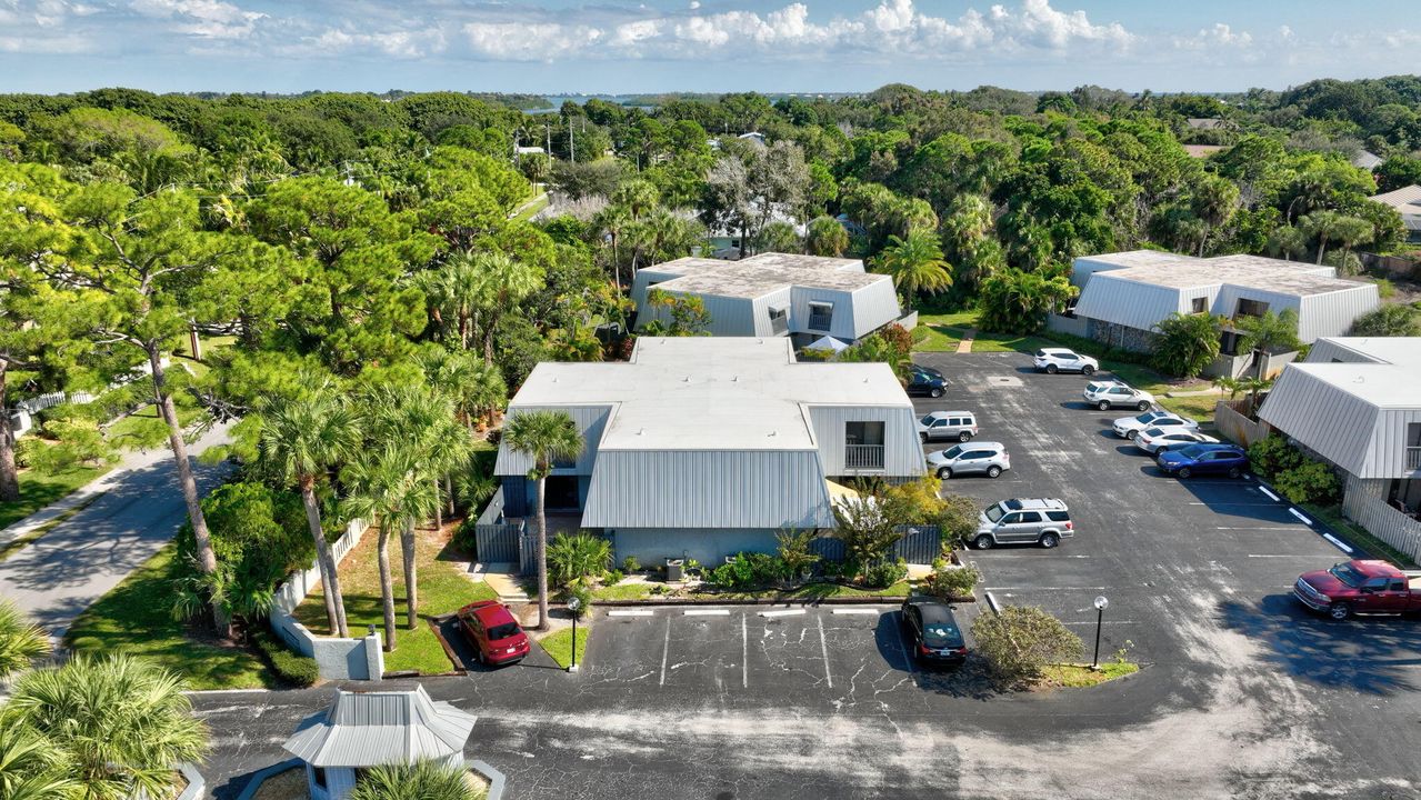 En Venta: $250,000 (2 camas, 2 baños, 1400 Pies cuadrados)