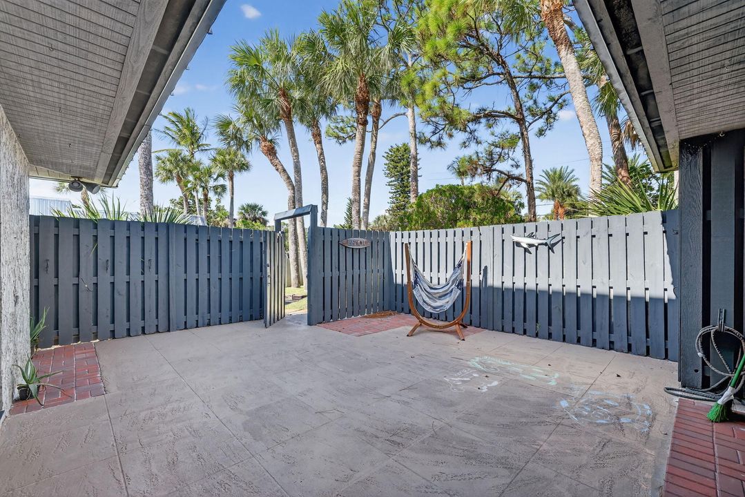 En Venta: $250,000 (2 camas, 2 baños, 1400 Pies cuadrados)