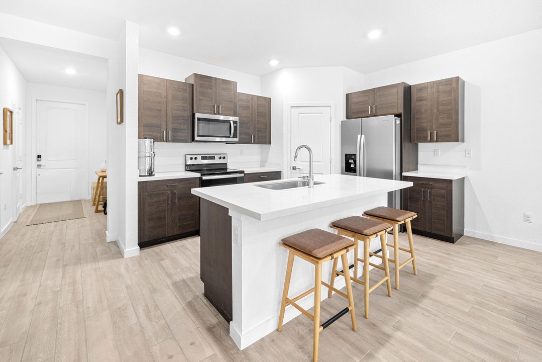 На продажу: $475,000 (3 спален, 2 ванн, 1804 Квадратных фут)