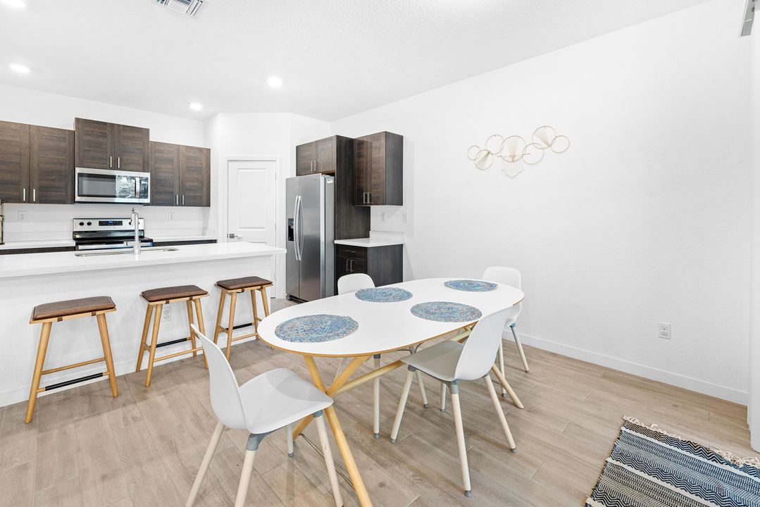 На продажу: $475,000 (3 спален, 2 ванн, 1804 Квадратных фут)