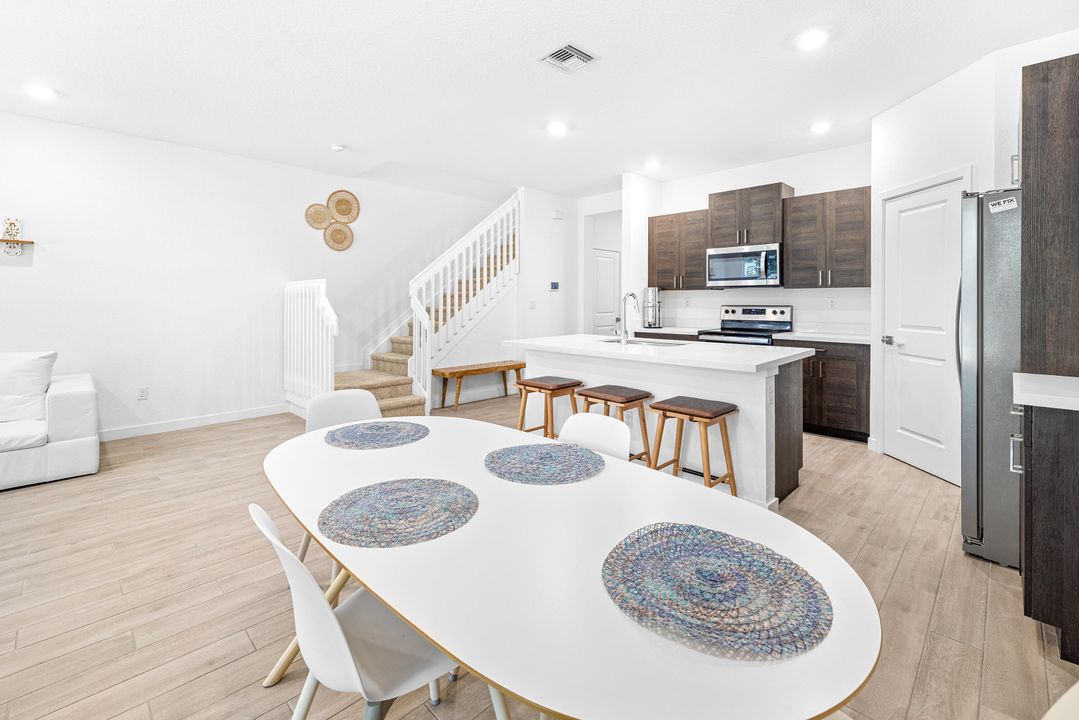 На продажу: $475,000 (3 спален, 2 ванн, 1804 Квадратных фут)