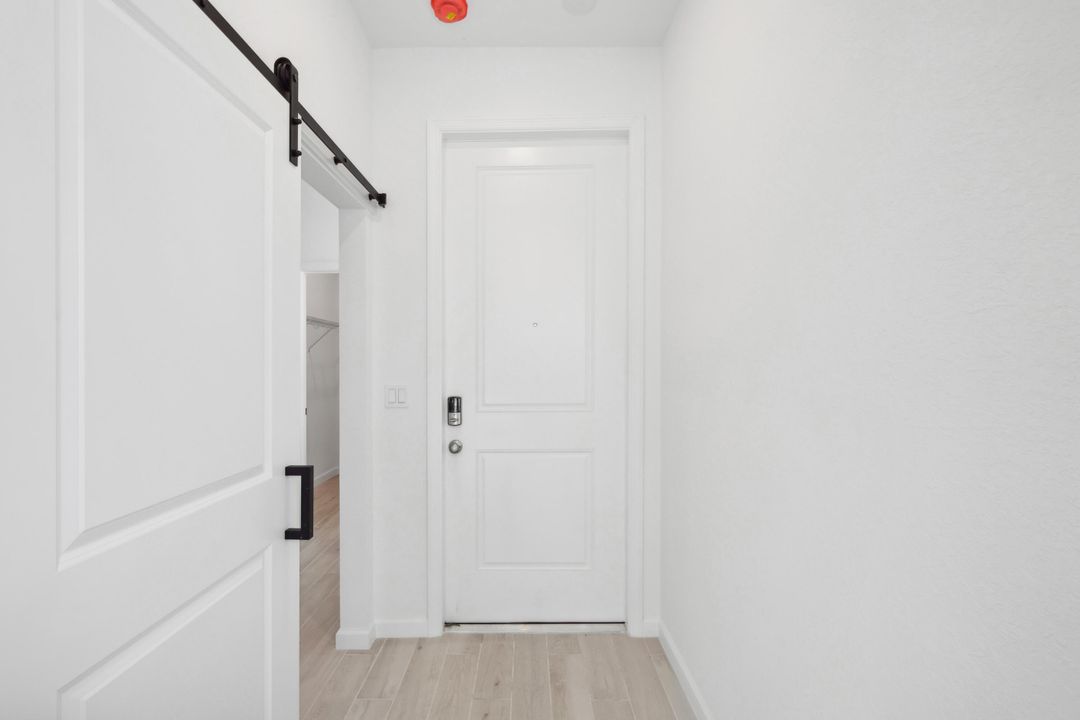 For Sale: $349,995 (2 beds, 2 baths, 1572 Square Feet)