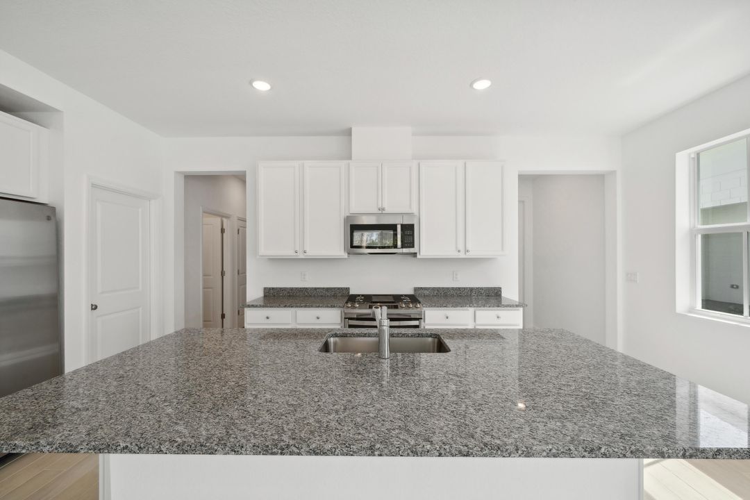 For Sale: $349,995 (2 beds, 2 baths, 1572 Square Feet)