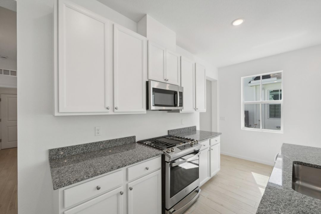 For Sale: $349,995 (2 beds, 2 baths, 1572 Square Feet)
