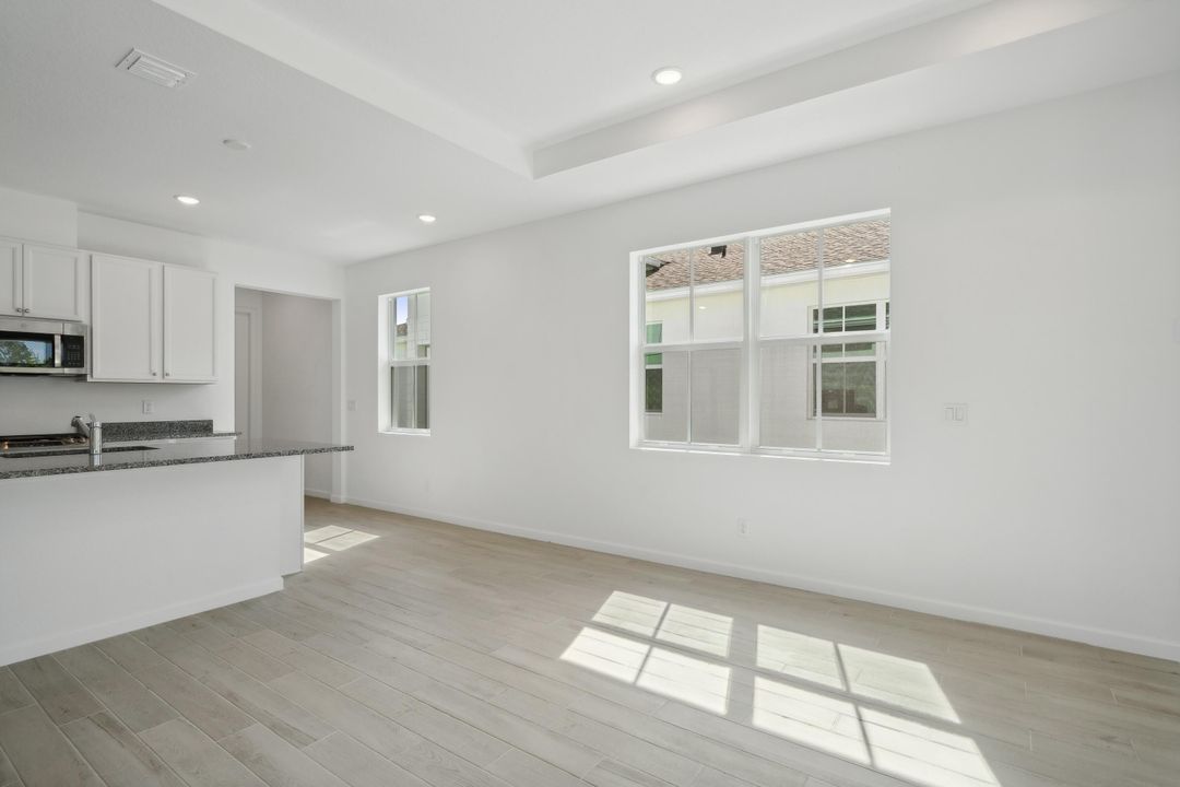 For Sale: $349,995 (2 beds, 2 baths, 1572 Square Feet)