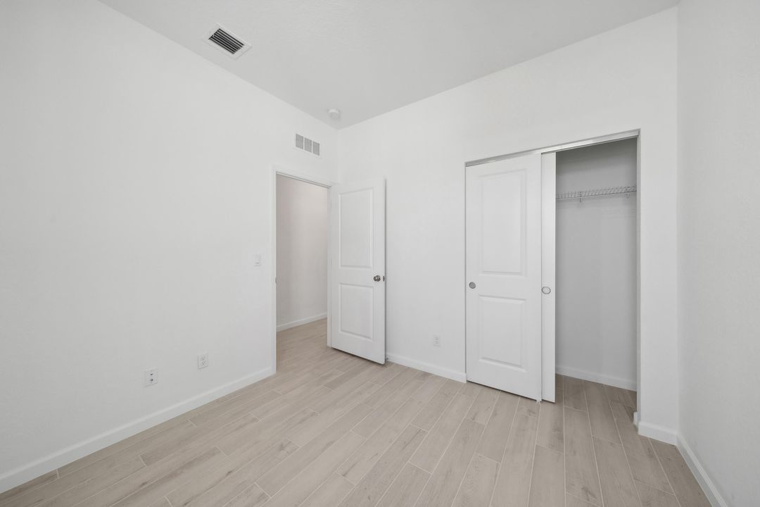 For Sale: $349,995 (2 beds, 2 baths, 1572 Square Feet)