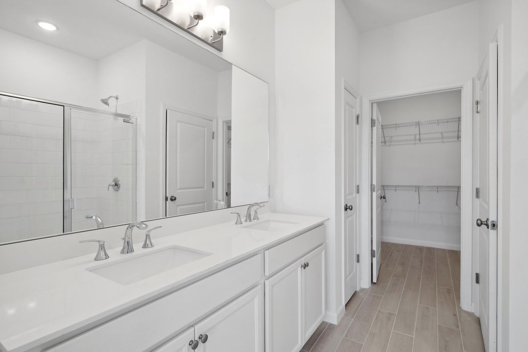 For Sale: $349,995 (2 beds, 2 baths, 1572 Square Feet)