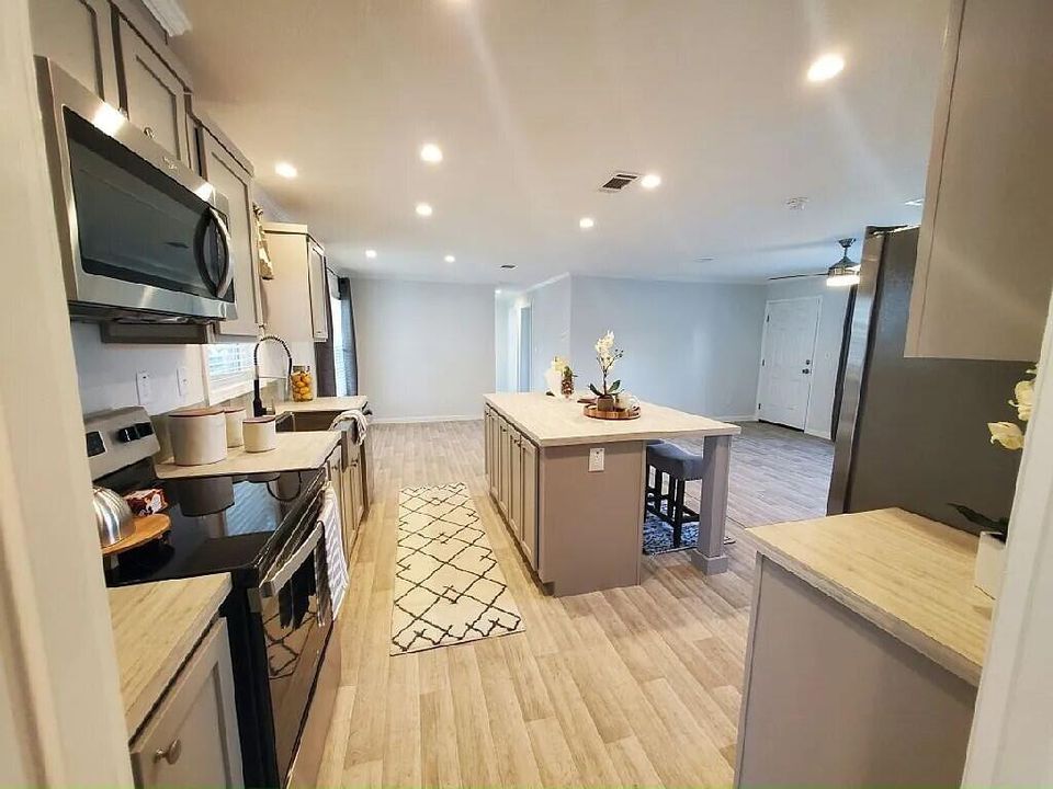 For Sale: $140,000 (4 beds, 2 baths, 1500 Square Feet)