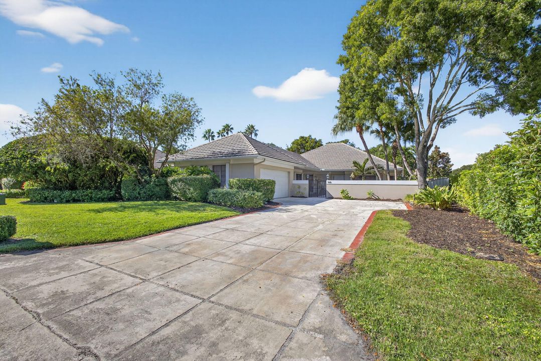 Active With Contract: $679,888 (3 beds, 2 baths, 2364 Square Feet)