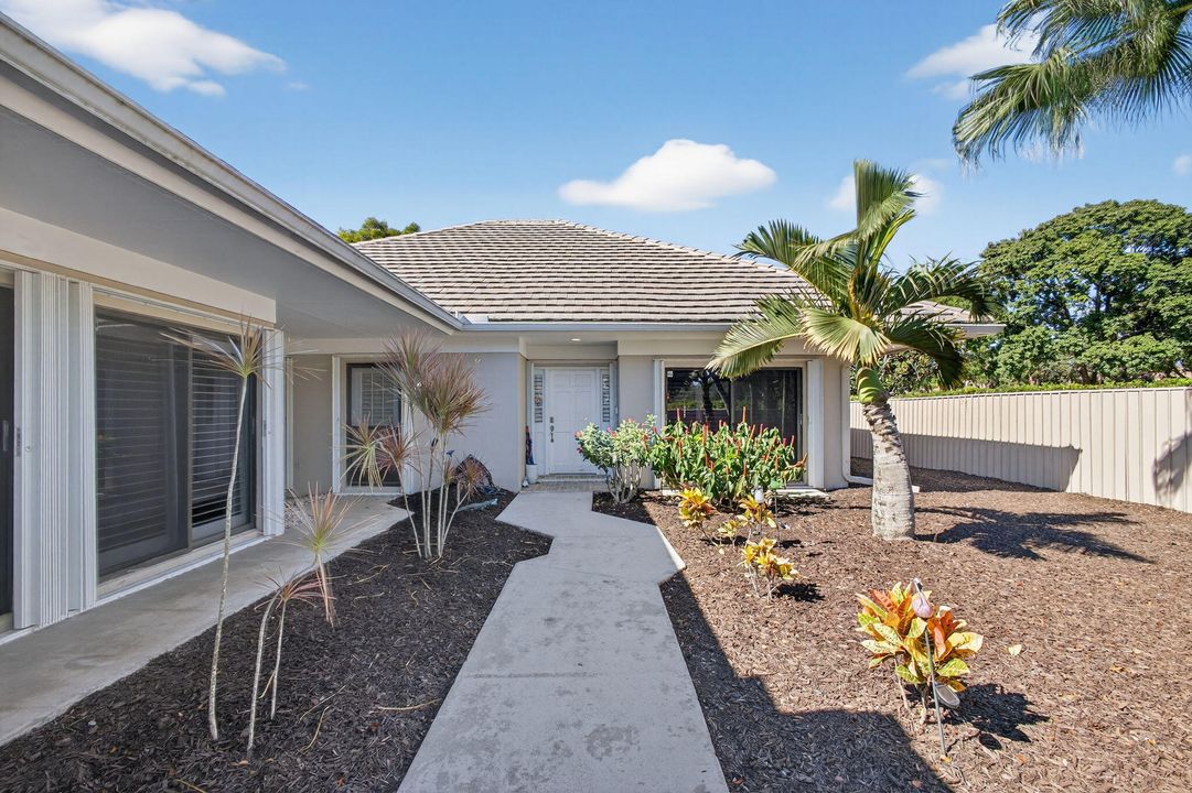 Active With Contract: $679,888 (3 beds, 2 baths, 2364 Square Feet)