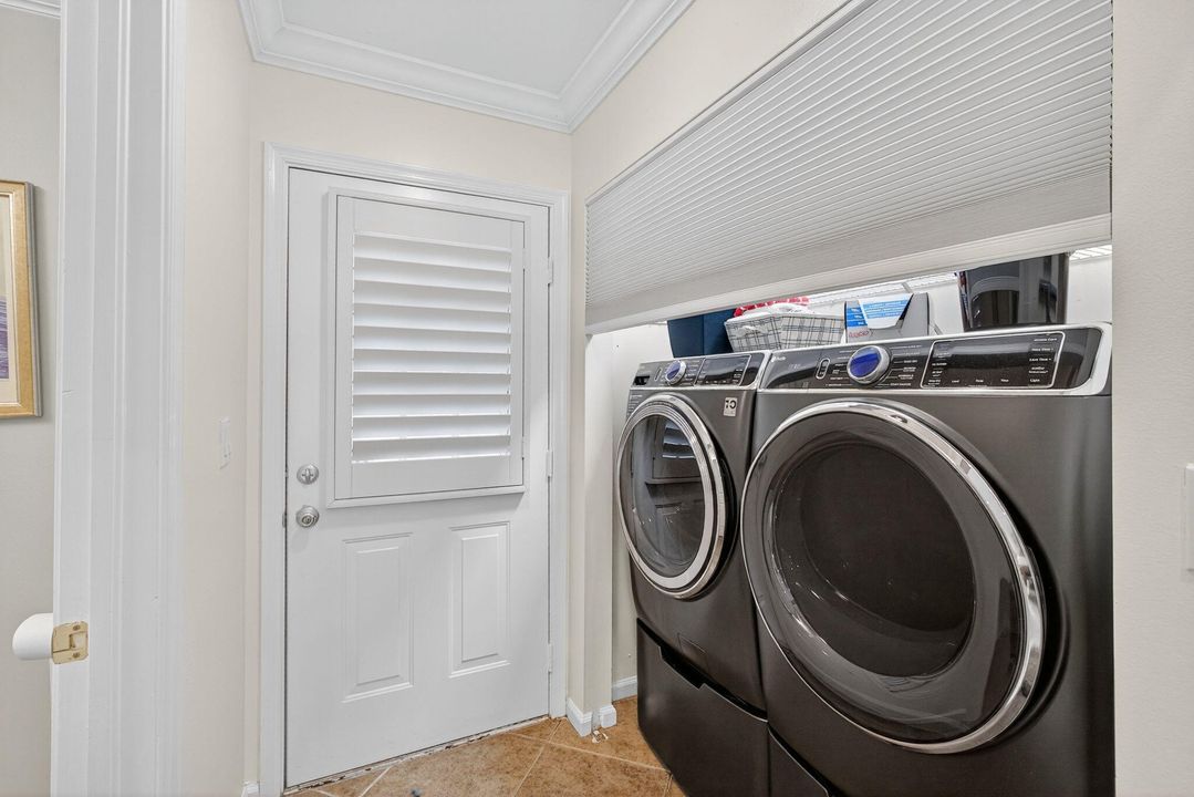 Active With Contract: $679,888 (3 beds, 2 baths, 2364 Square Feet)