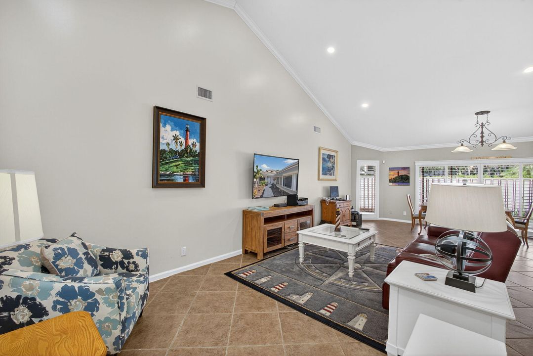 Active With Contract: $679,888 (3 beds, 2 baths, 2364 Square Feet)