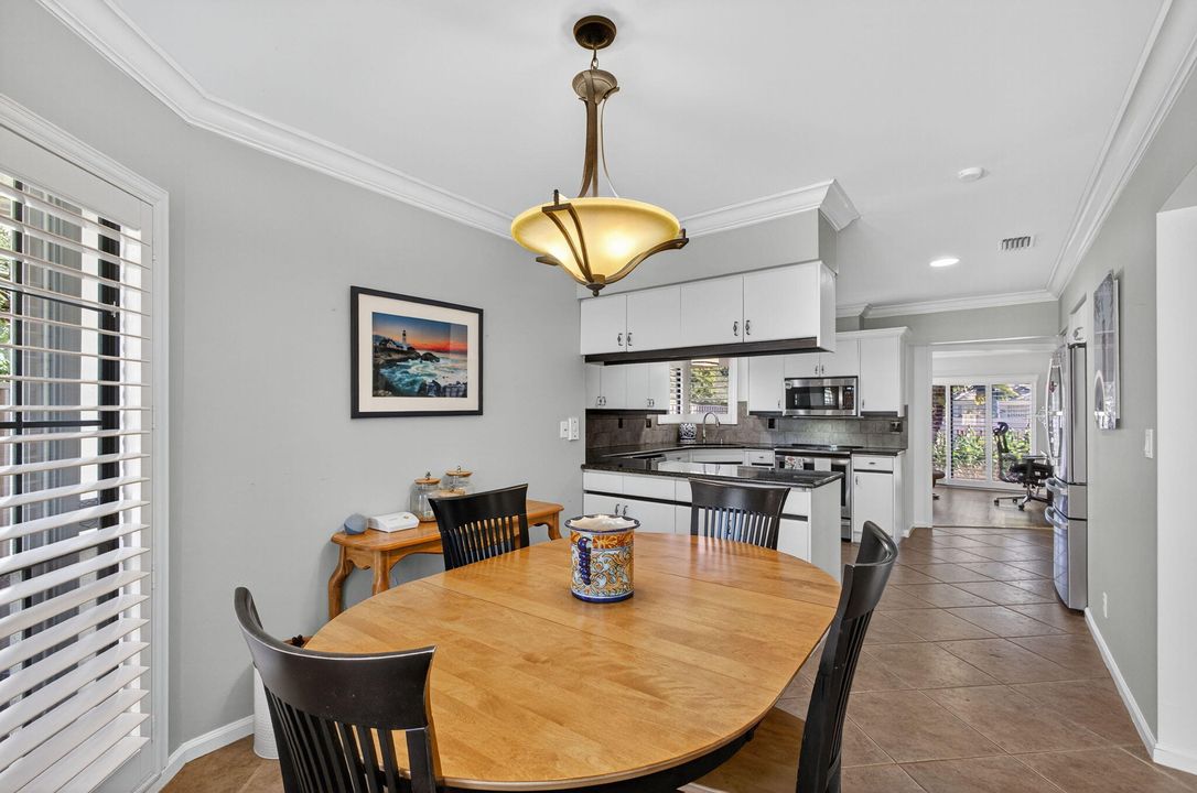 Active With Contract: $679,888 (3 beds, 2 baths, 2364 Square Feet)