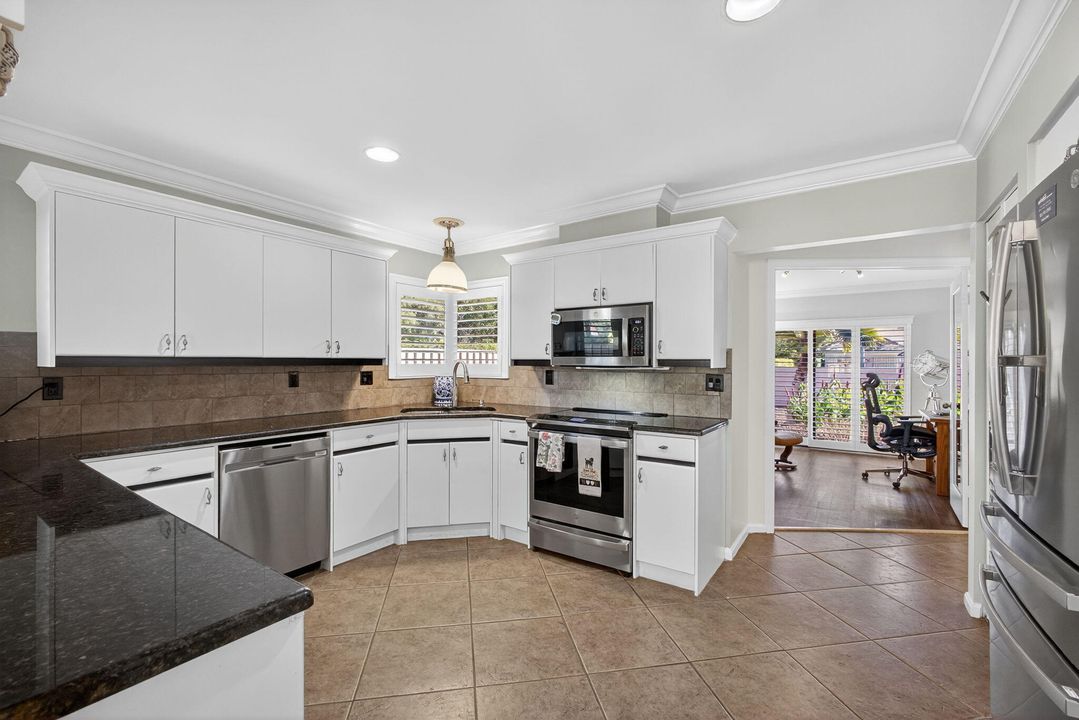 Active With Contract: $679,888 (3 beds, 2 baths, 2364 Square Feet)