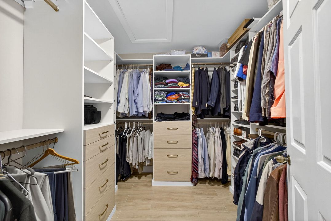 Active With Contract: $679,888 (3 beds, 2 baths, 2364 Square Feet)