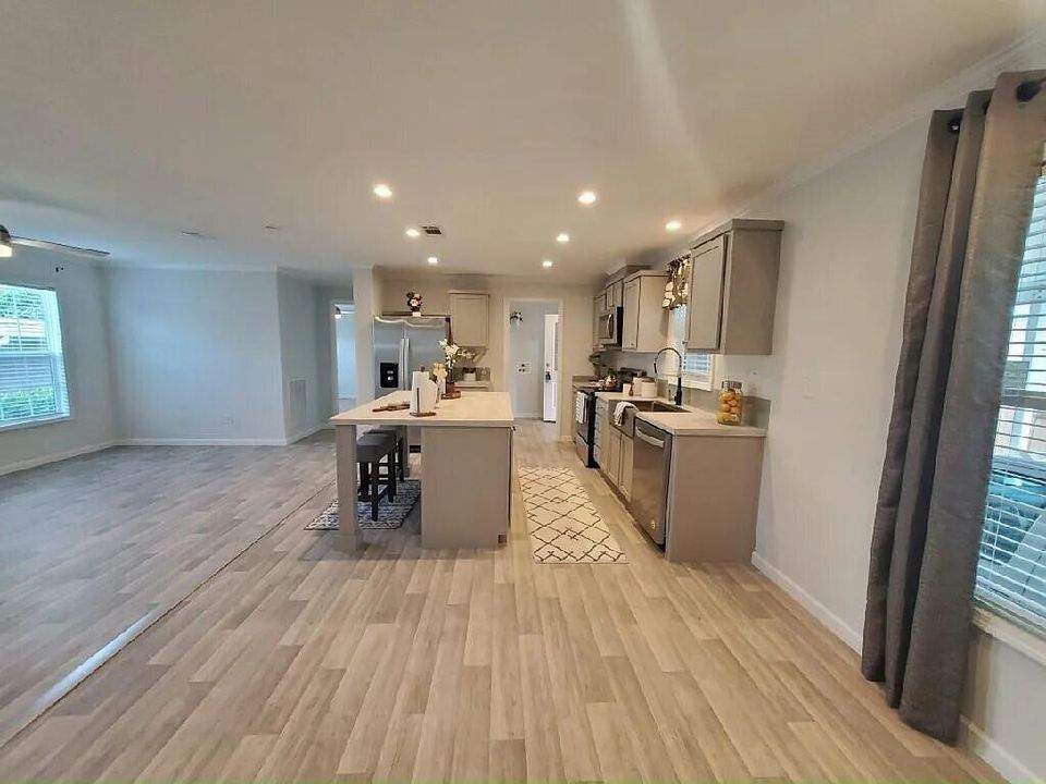 For Sale: $140,000 (4 beds, 2 baths, 1500 Square Feet)