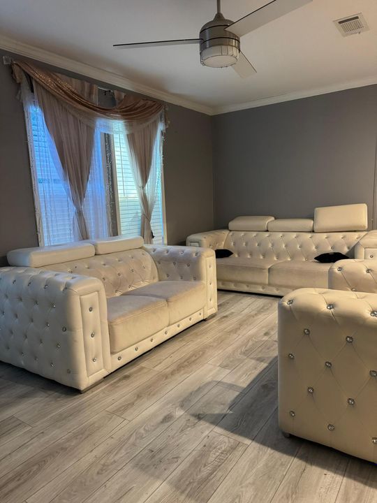 For Sale: $140,000 (4 beds, 2 baths, 1500 Square Feet)