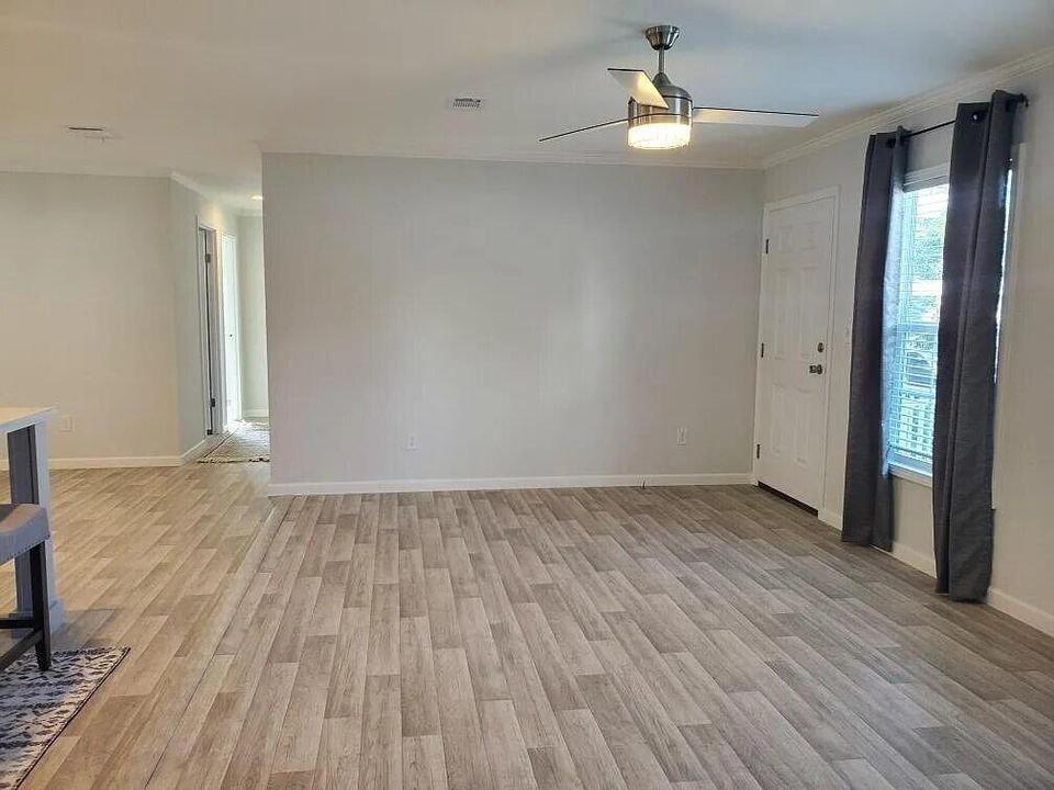 For Sale: $140,000 (4 beds, 2 baths, 1500 Square Feet)