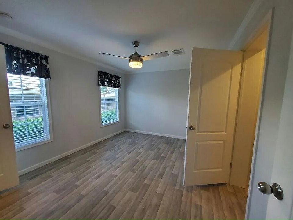 For Sale: $140,000 (4 beds, 2 baths, 1500 Square Feet)