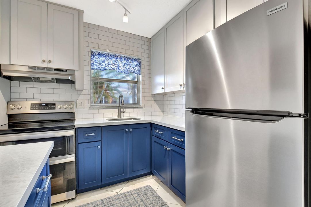 На продажу: $169,900 (2 спален, 2 ванн, 858 Квадратных фут)