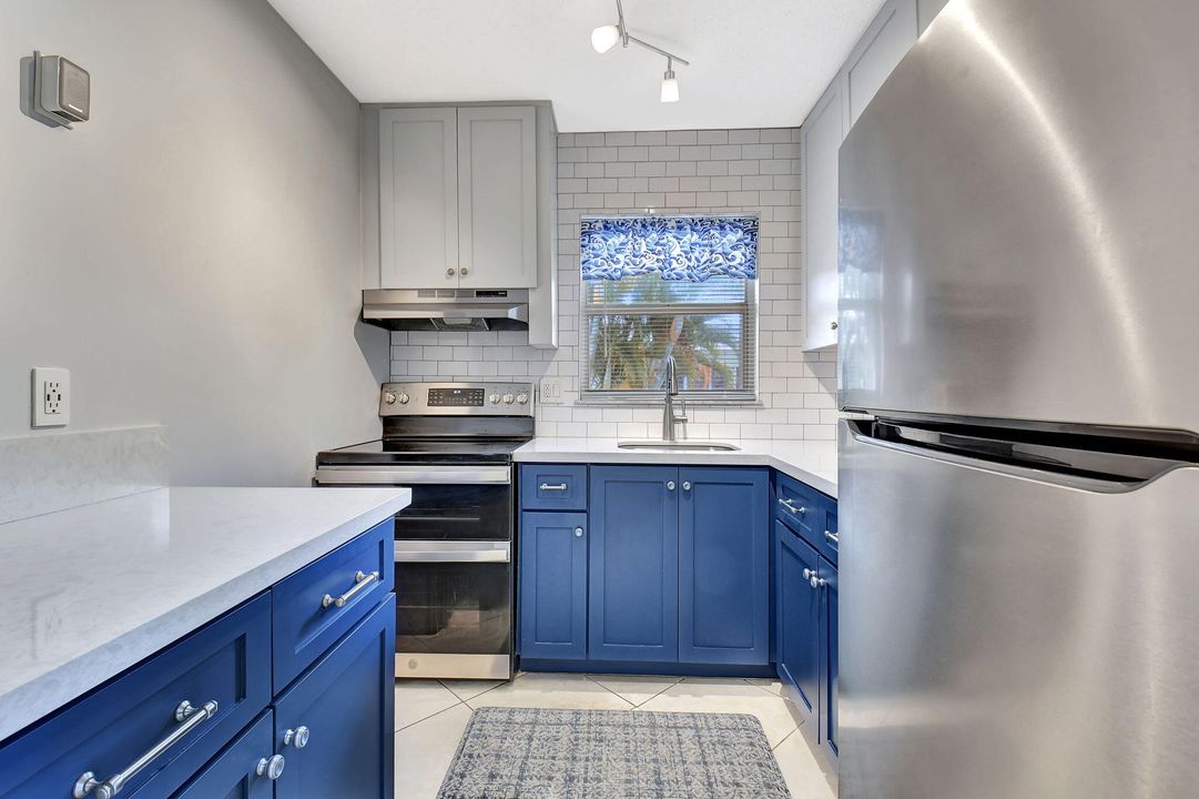 На продажу: $169,900 (2 спален, 2 ванн, 858 Квадратных фут)