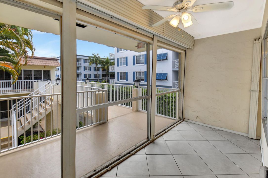 На продажу: $169,900 (2 спален, 2 ванн, 858 Квадратных фут)