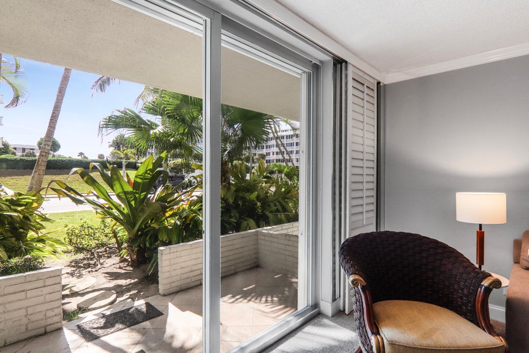 В аренду: $14,000 (2 спален, 2 ванн, 990 Квадратных фут)