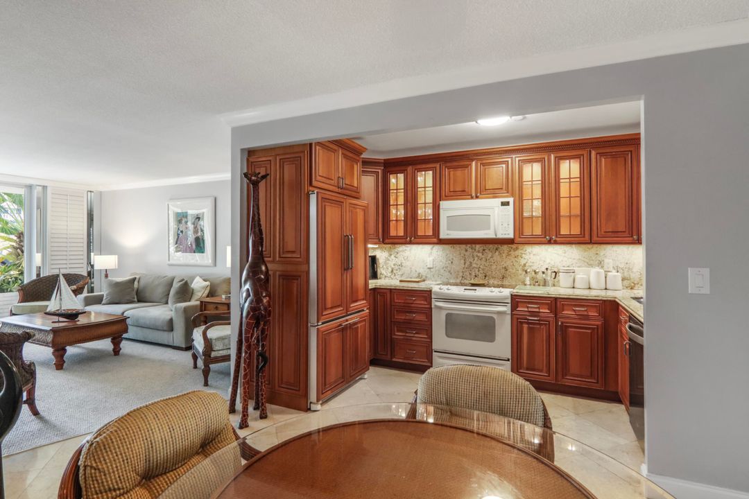 В аренду: $14,000 (2 спален, 2 ванн, 990 Квадратных фут)