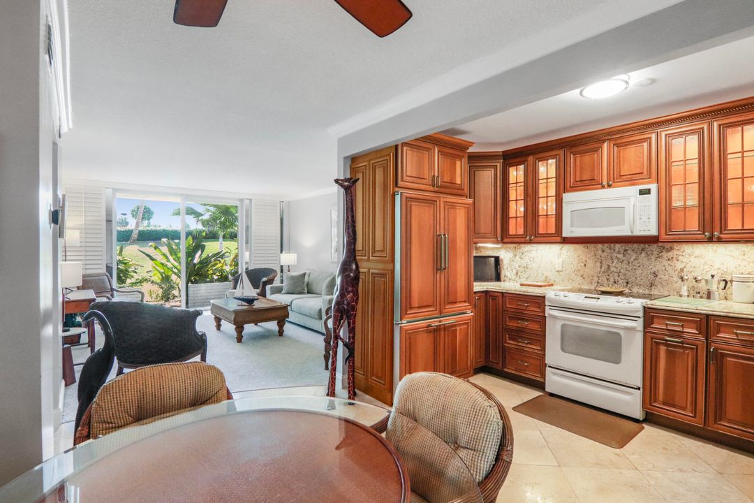 В аренду: $14,000 (2 спален, 2 ванн, 990 Квадратных фут)