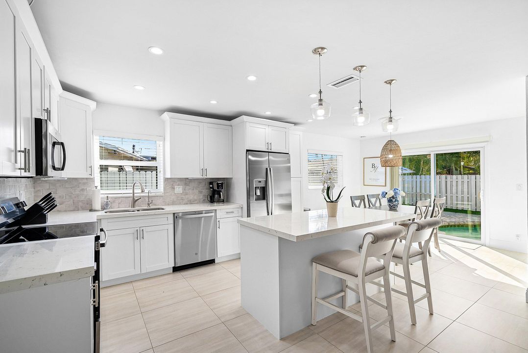 В аренду: $5,900 (3 спален, 2 ванн, 1565 Квадратных фут)