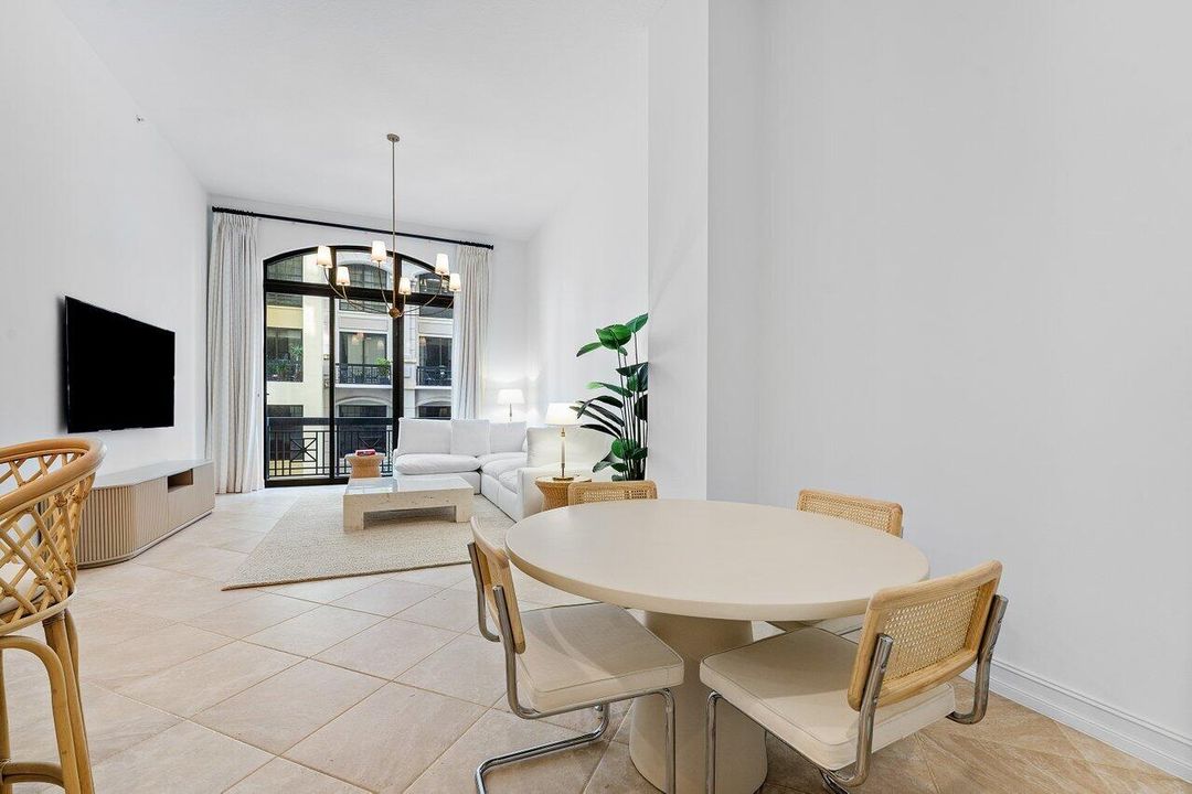 Activo con contrato: $7,900 (2 camas, 2 baños, 1533 Pies cuadrados)