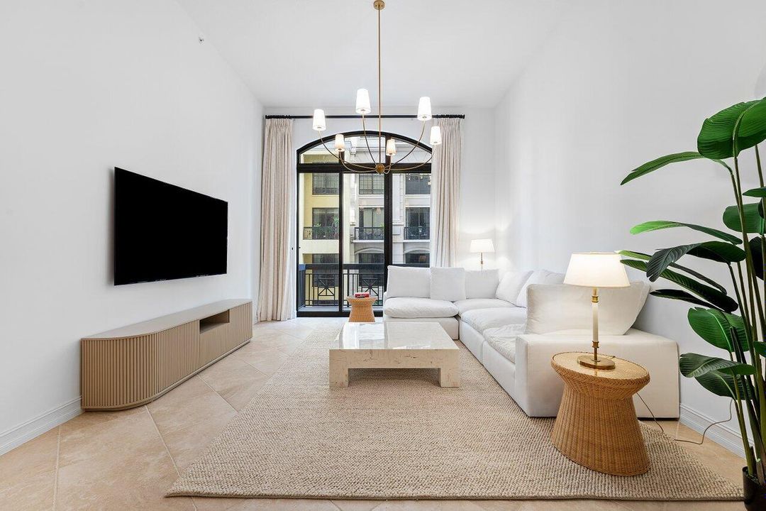 Activo con contrato: $7,900 (2 camas, 2 baños, 1533 Pies cuadrados)