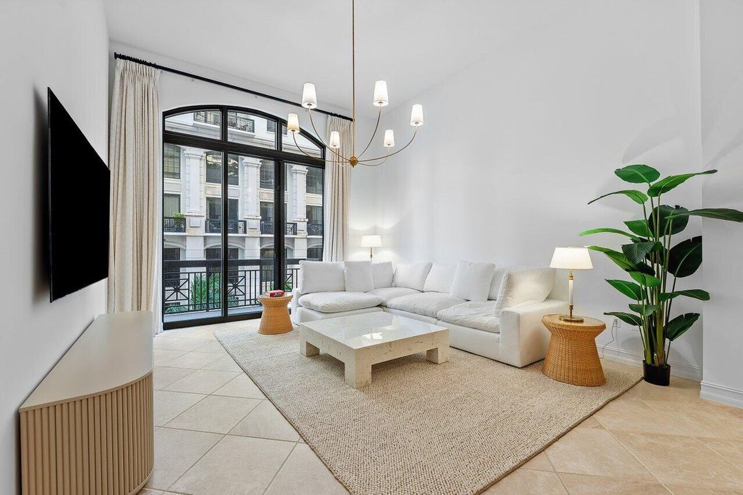 Activo con contrato: $7,900 (2 camas, 2 baños, 1533 Pies cuadrados)