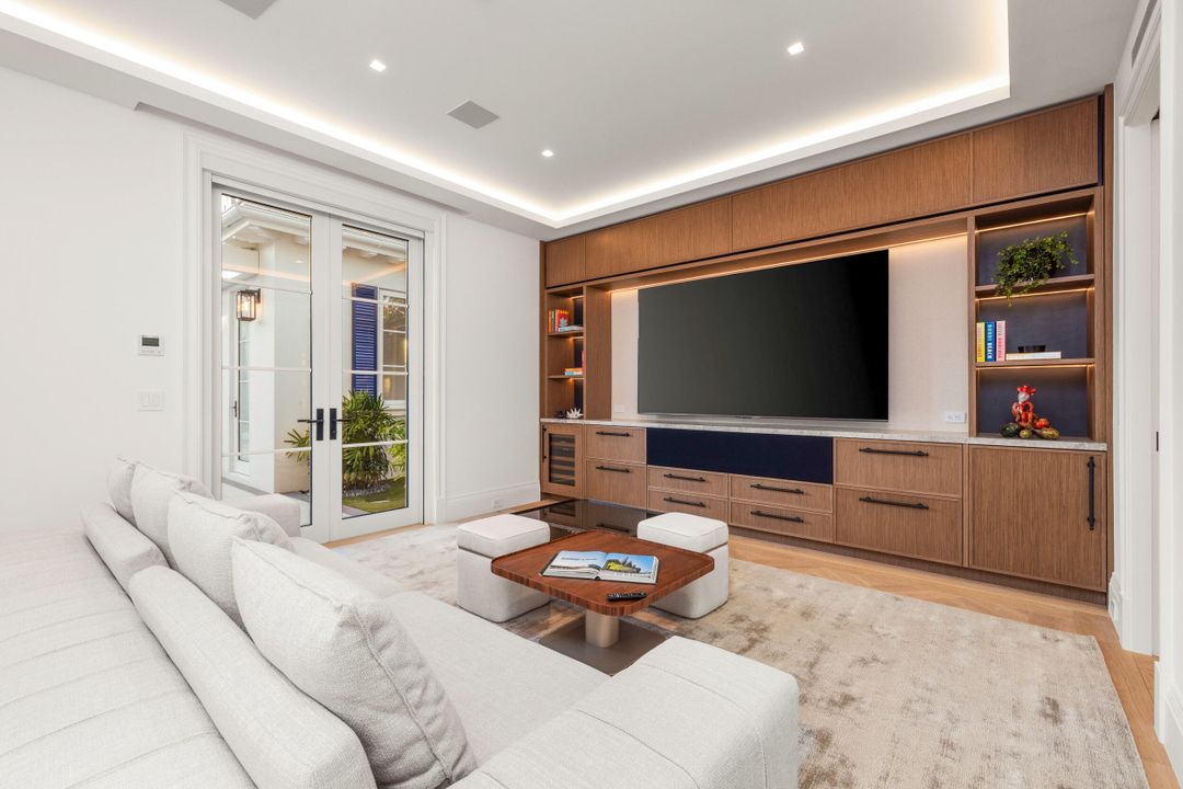 For Sale: $21,900,000 (5 beds, 7 baths, 5825 Square Feet)