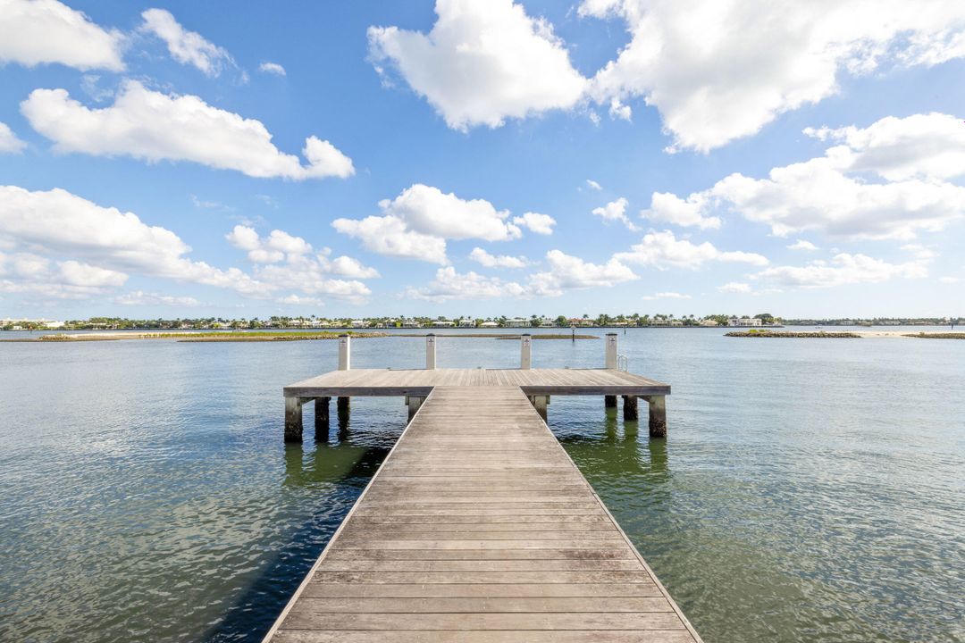 For Sale: $21,900,000 (5 beds, 7 baths, 5825 Square Feet)