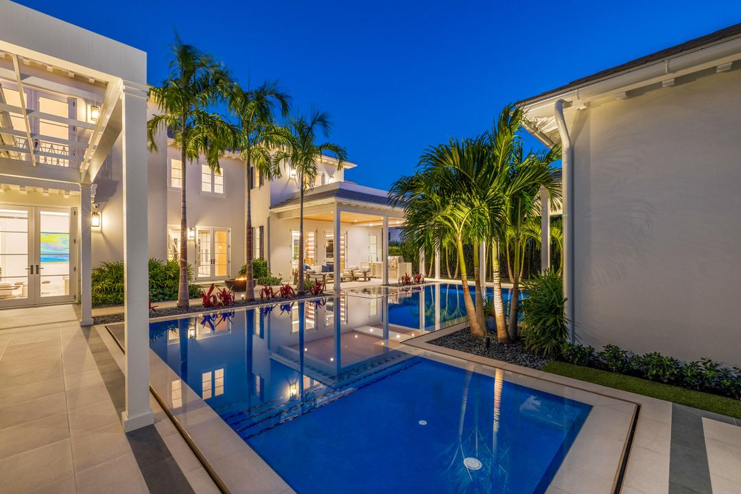 For Sale: $21,900,000 (5 beds, 7 baths, 5825 Square Feet)