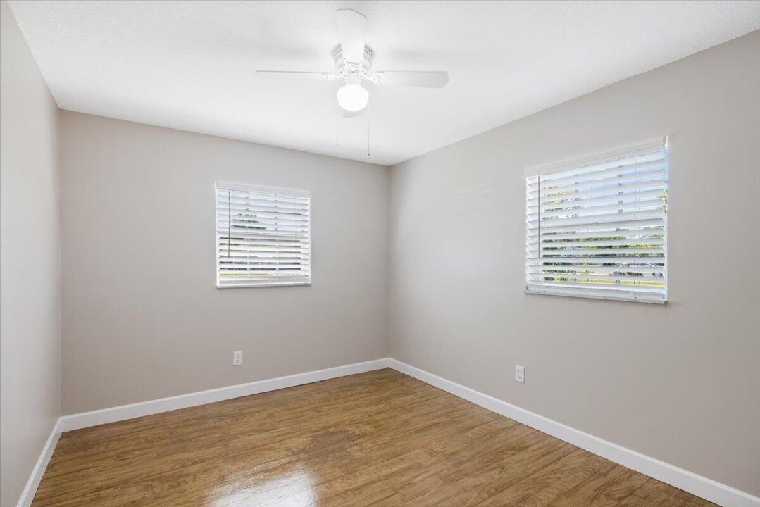 待售: $265,000 (3 贝兹, 1 浴室, 1040 平方英尺)