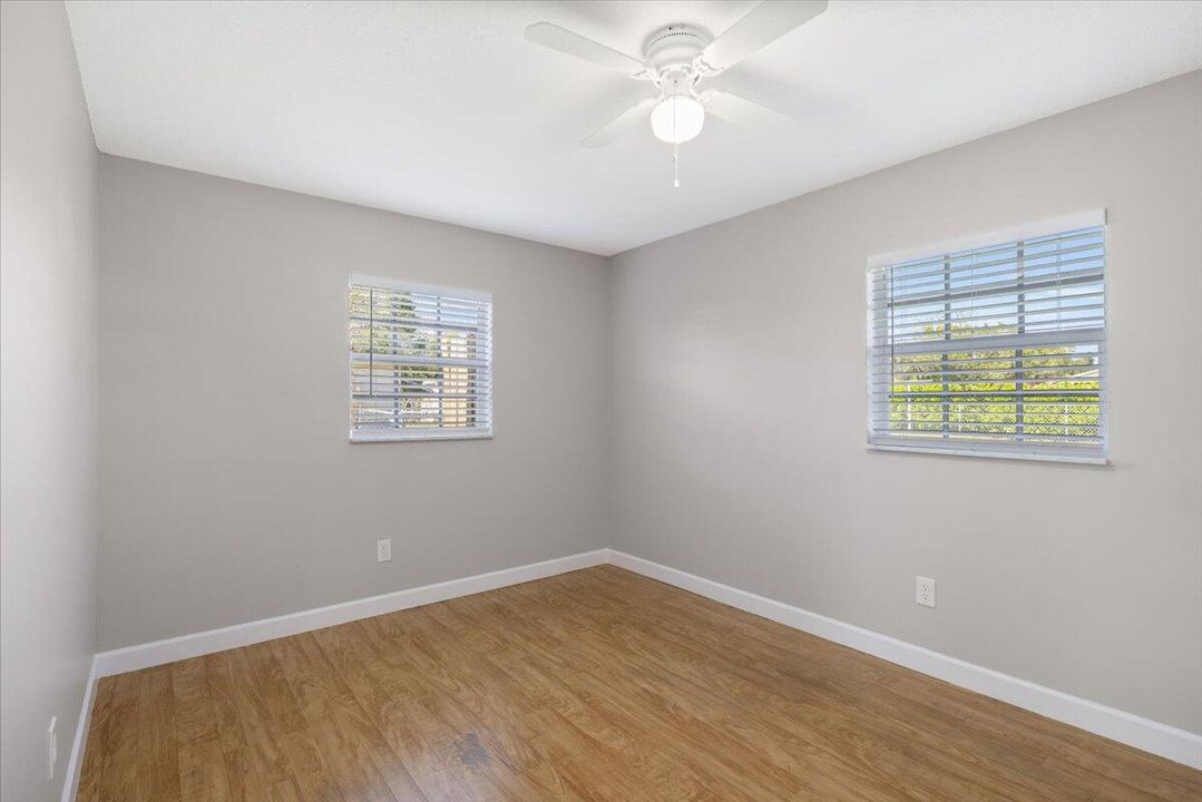 待售: $265,000 (3 贝兹, 1 浴室, 1040 平方英尺)