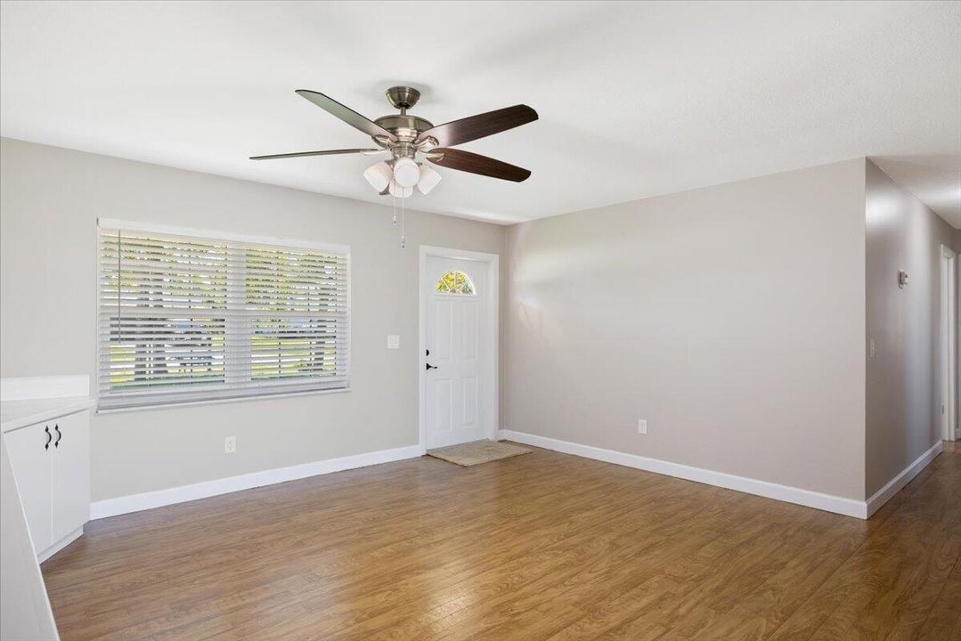 待售: $265,000 (3 贝兹, 1 浴室, 1040 平方英尺)