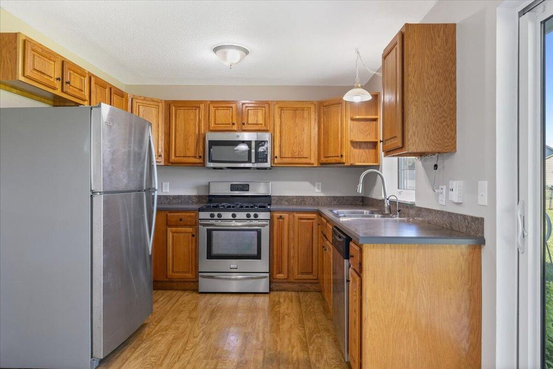 待售: $265,000 (3 贝兹, 1 浴室, 1040 平方英尺)